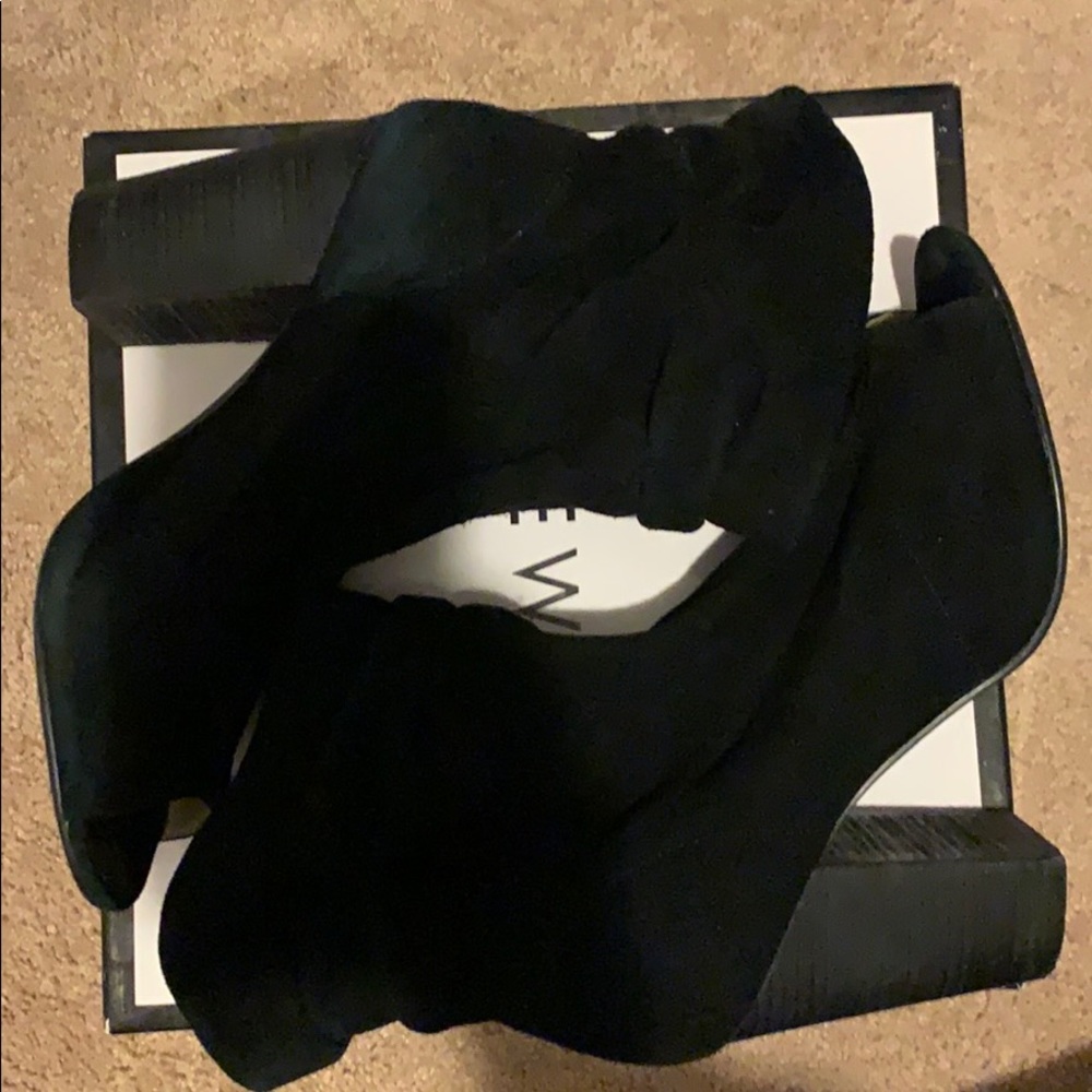 Nine West KaceyX5 Black suede peep toe bootie